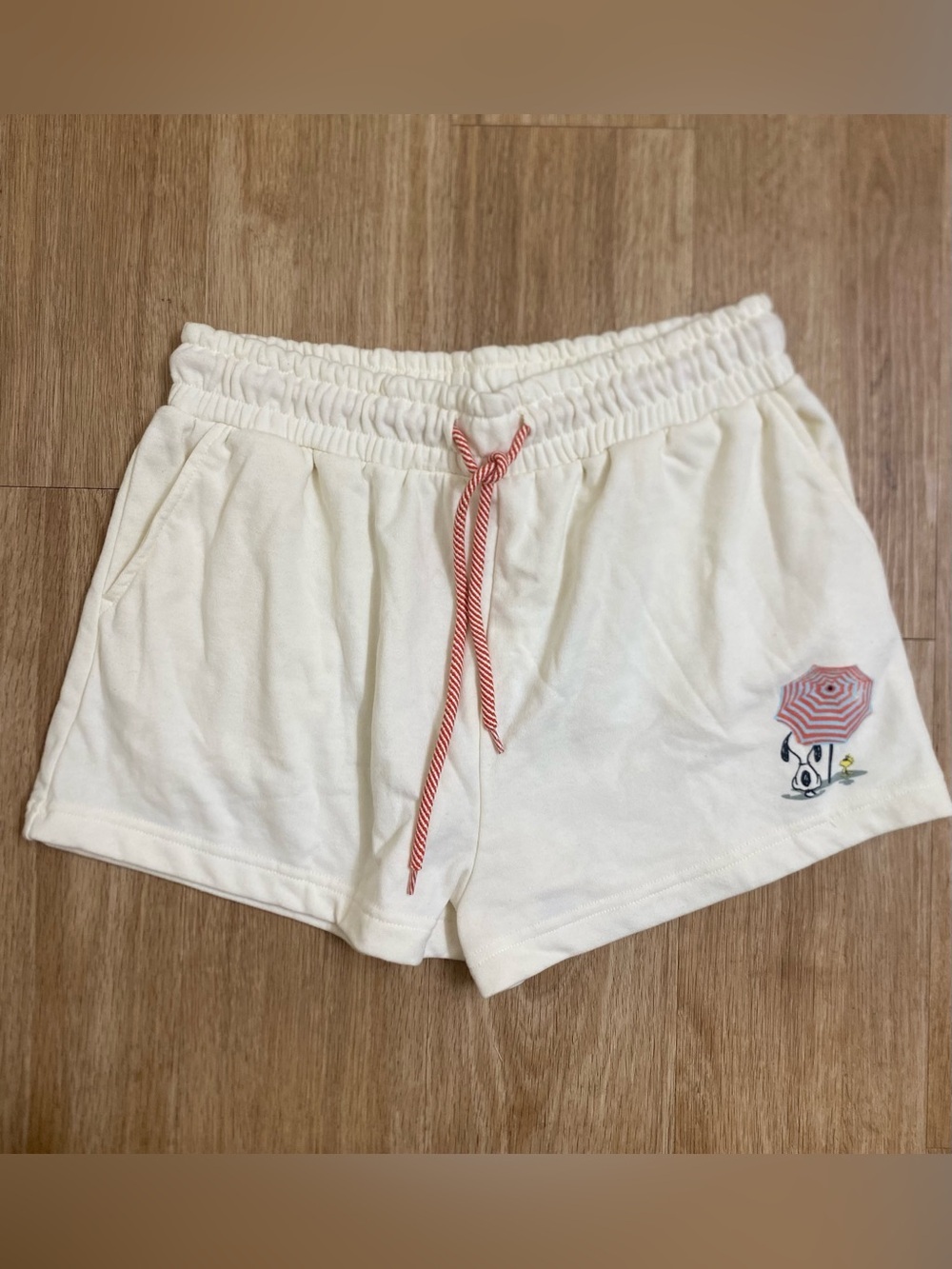 Peanuts Cream Shorts with Red Drawstring